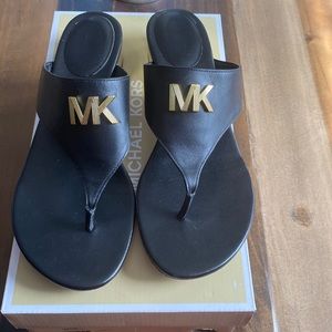 Size 9 Michael Kors Deanna thong $40